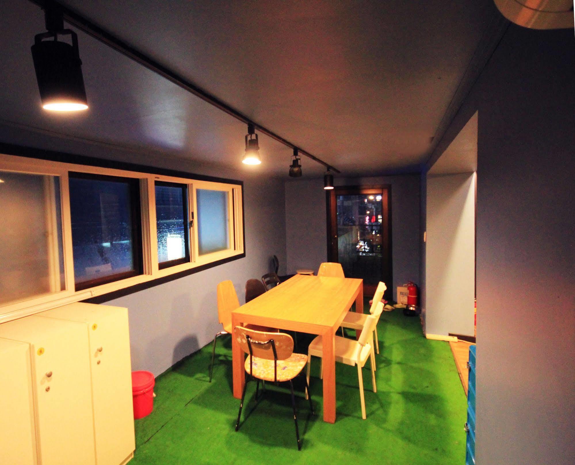 The One Hostel Hongdae In Seoul - Foreigner Only Ngoại thất bức ảnh